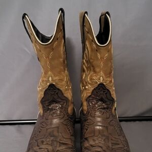 Classic Western Cowboy Boots in Brown and Tan